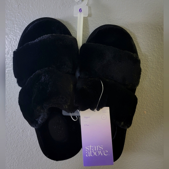 Stars above slippers - Picture 1 of 3